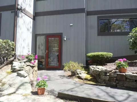 16 Harbour Vlg #B, Branford, CT 06405