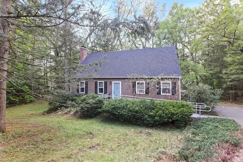 18 Cranberry Ln, Granby, CT 06035