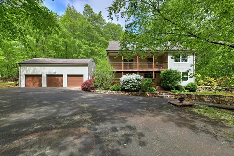 1540 Paradise Ave, Hamden, CT 06514