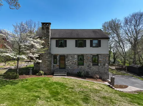 95 Maple Rd, Portland, CT 06480