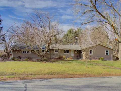 35 Woodridge Cir, Gales Ferry, CT 06335