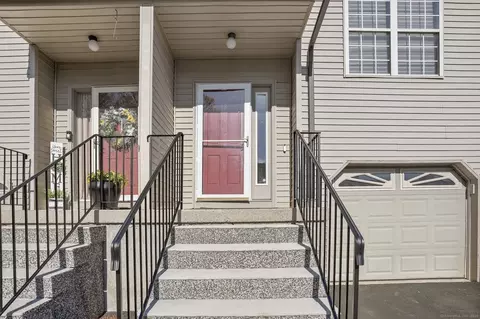 24 Taft Pt #38, Waterbury, CT 06708