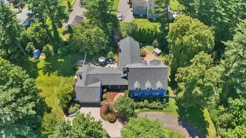 5 Church St, Farmington, CT 06032