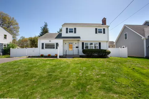 19 Pine St, Newington, CT 06111