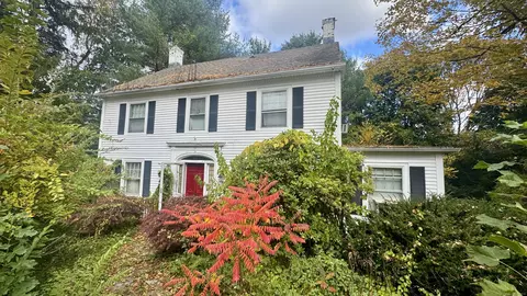 20 Dickerman St, Watertown, CT 06795