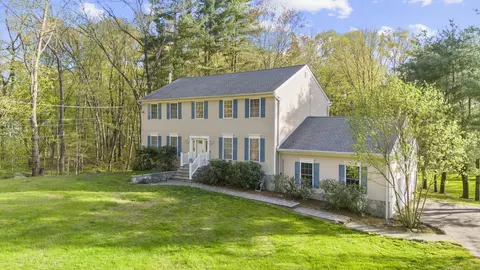 6 Old Farm Rd, Woodbridge, CT 06525