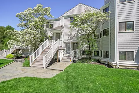 147 Rowayton Woods Dr #147, Norwalk, CT 06854