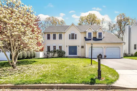 69 Juniper Dr, Milford, CT 06461