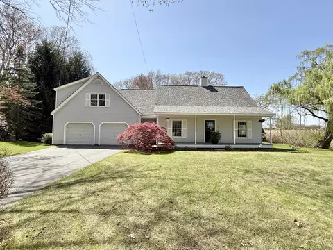 27 Birch St, Old Saybrook, CT 06475