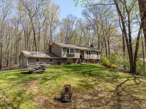 197 Meadow Hills Dr, Guilford, CT 06437
