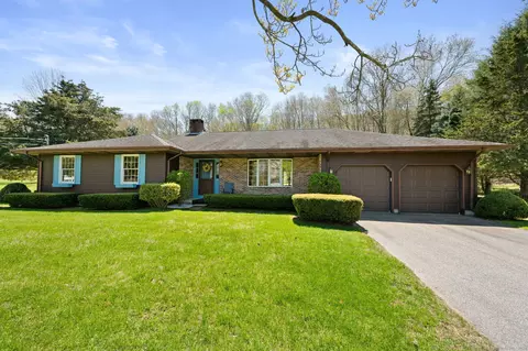 100 Leffingwell Rd, Montville, CT 06382