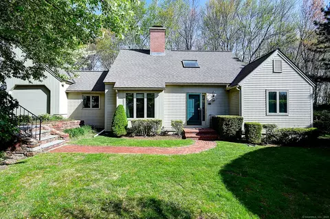 189 Red Stone Hl #17, Bristol, CT 06010