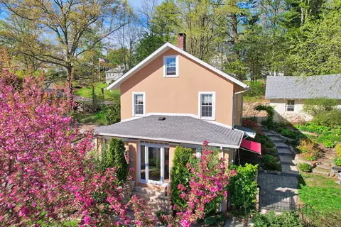122 Litchfield Rd, Watertown, CT 06795
