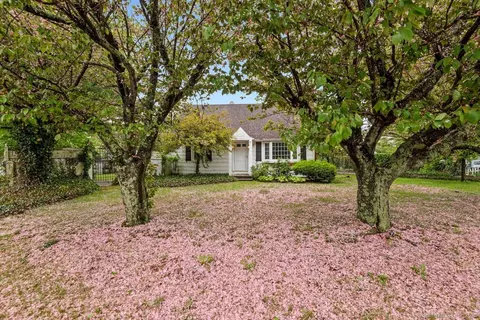2 Friendly Rd, Norwalk, CT 06851