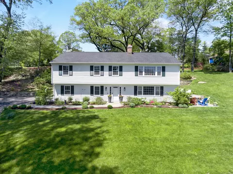 95 Brighton View Rd, Fairfield, CT 06824