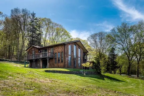 16 Walkley Hill Rd, Haddam, CT 06438