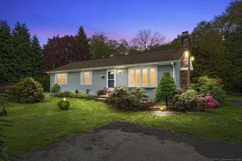 120 E Pattagansett Rd, Niantic, CT 06357