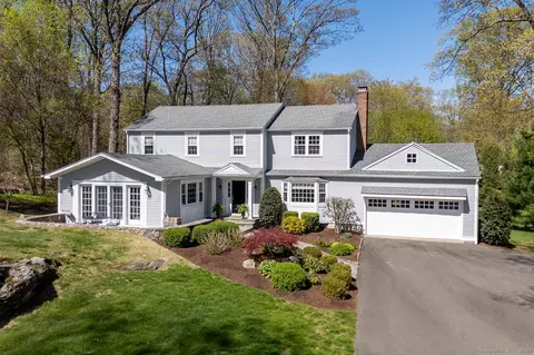 499 Hollydale Rd, Fairfield, CT 06824