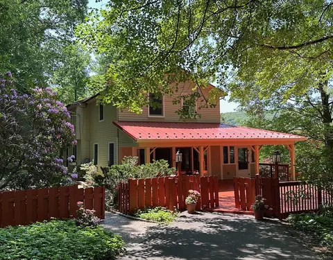 98 N Candlewood Lake Rd, New Milford, CT 06776
