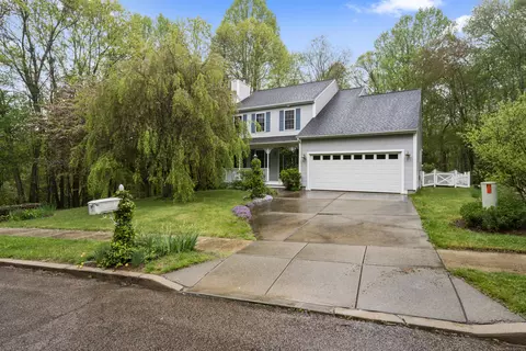 175 Ledgeland Dr, Mystic, CT 06355