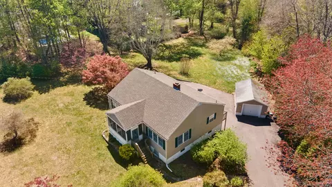 444 Mohegan Avenue Pkwy, Quaker Hill, CT 06375