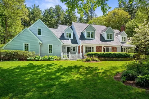 10 Clover Ln, Weatogue, CT 06089