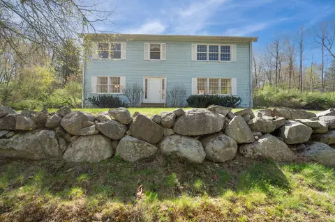 188 Huntingtown Rd, Newtown, CT 06470