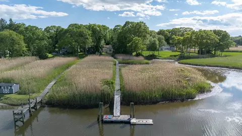 12 Fourth Ave, Old Saybrook, CT 06475