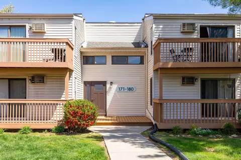 172 Woodland Dr #172, Cromwell, CT 06416