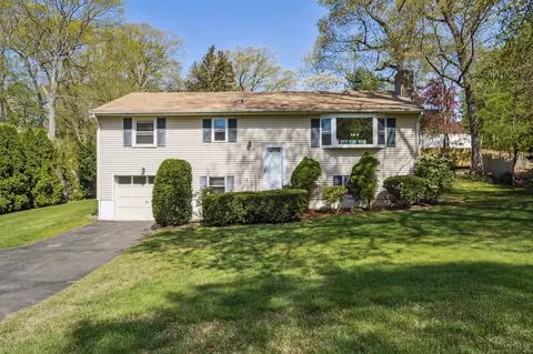24 Styles Ln, Norwalk, CT 06850