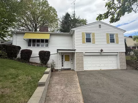 32 Lawncrest Rd, New Haven, CT 06515