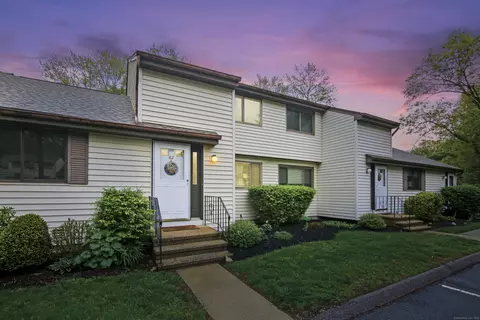 62 Oak Forest Dr #6-2, Manchester, CT 06042