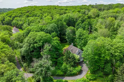 127 Hanover Rd, Newtown, CT 06470