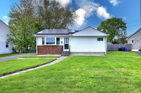 27 Aircraft Rd, West Haven, CT 06516