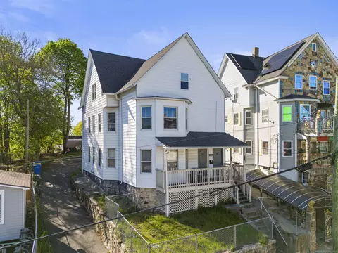11 Putnam St, Waterbury, CT 06704