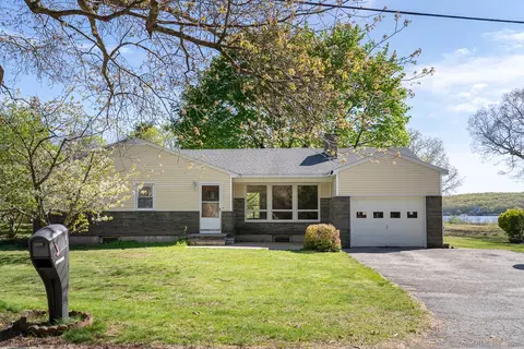 5 Mull Berry Dr, Gales Ferry, CT 06335