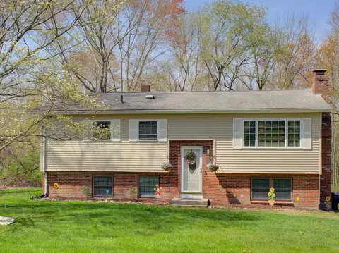 470 Roode Rd, Griswold, CT 06351