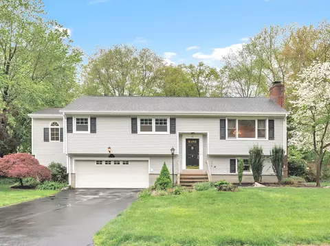 44 Belleview Dr, Derby, CT 06418