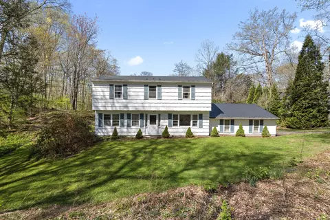 59 Arrowhead Way, Woodbury, CT 06798