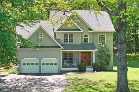 9 Meadow Ln, Bethel, CT 06801