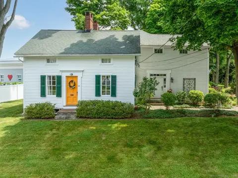 24 Lynde St, Old Saybrook, CT 06475