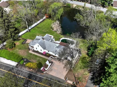 115 W Avon Rd, Avon, CT 06001
