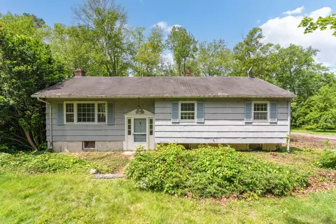 52 Milford Rd, Guilford, CT 06437