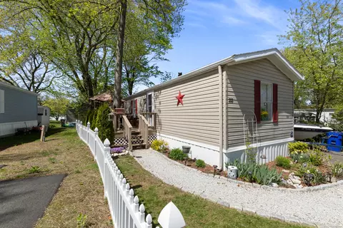 22 White Birch Ln, Danbury, CT 06811
