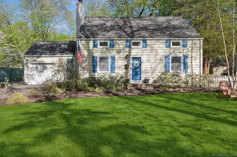 165 Woodbury Ave, Stamford, CT 06907