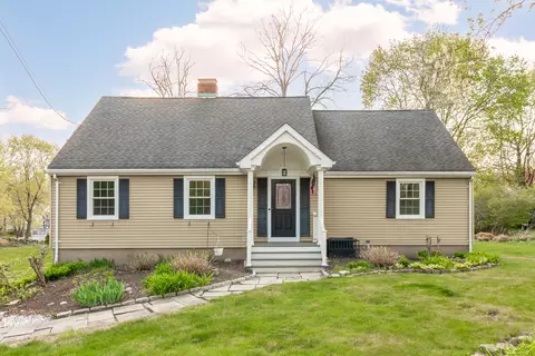 123 Hilltop Dr, Trumbull, CT 06611