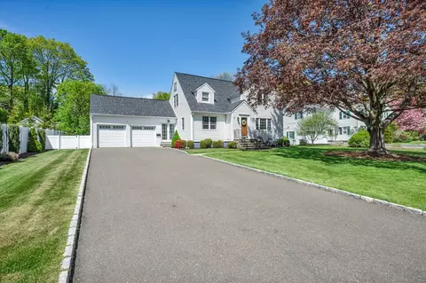 27 Bettswood Rd, Norwalk, CT 06851