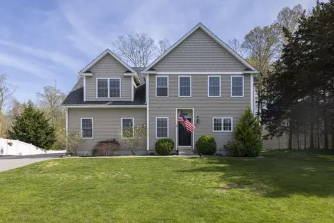 14 Cutter Dr, Mystic, CT 06355