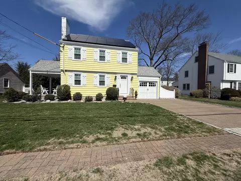 78 Gillies Rd, Hamden, CT 06517