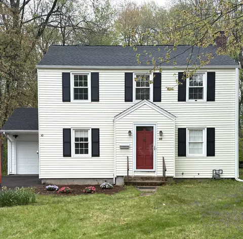 40 Mohegan Dr, West Hartford, CT 06117